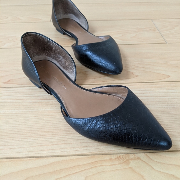 Banana Republic Sleek Black Flats - Picture 3 of 8